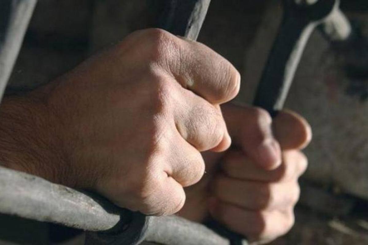 На Луганщине взяли под стражу мужчину, который зарезал своего товарища На Луганщине взяли под стражу мужчину, который зарезал своего товарища