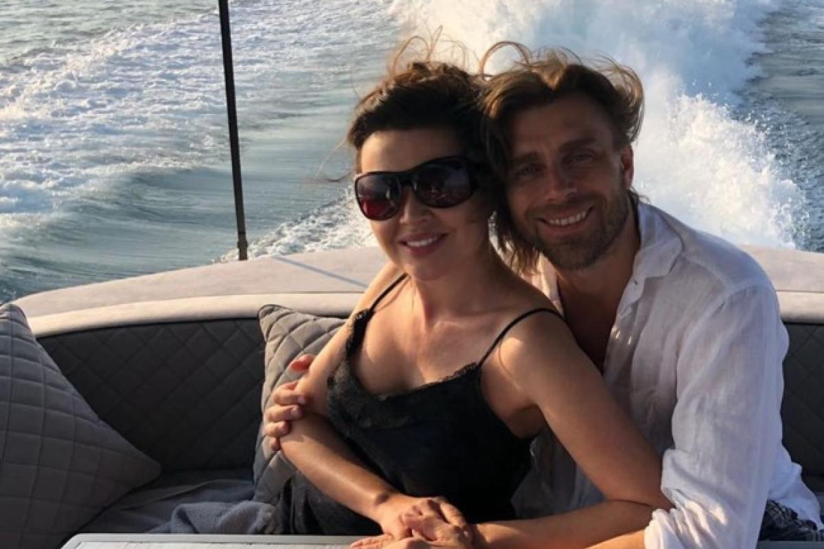 В сети разгорелся скандал: Заворотнюк с мужем "засекли" в Таиланде?