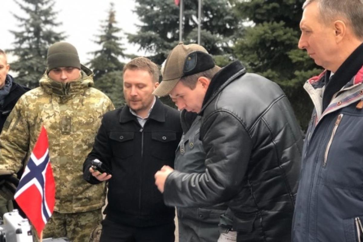 В Лисичанске состоялась передача оборудования для пограничников ООС на сумму свыше 1,5 млн грн В Лисичанске состоялась передача оборудования для пограничников ООС на сумму свыше 1,5 млн грн
