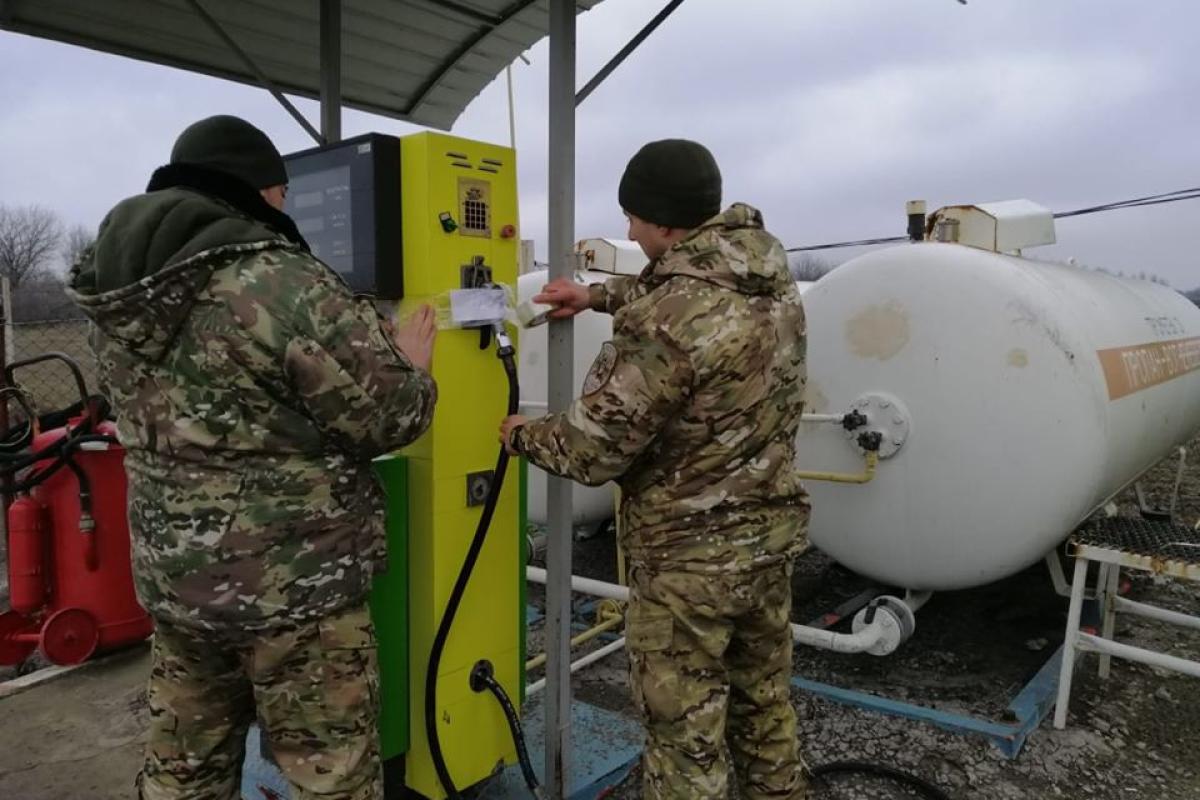 В районе ООС налоговая милиция ликвидировала 13 нелегальных АЗС В районе ООС налоговая милиция ликвидировала 13 нелегальных АЗС
