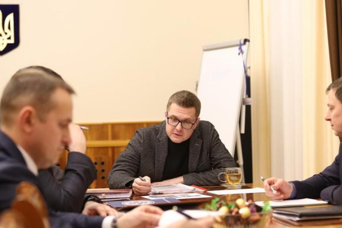 СБУ рассматривает две версии крушения самолета МАУ, – Баканов СБУ рассматривает две версии крушения самолета МАУ, – Баканов