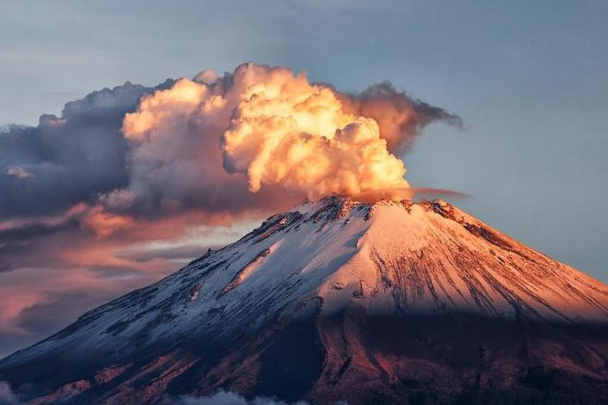 Объявлен "желтый" уровень: в Мексике снова "проснулся" знаменитый вулкан Объявлен "желтый" уровень: в Мексике снова "проснулся" знаменитый вулкан