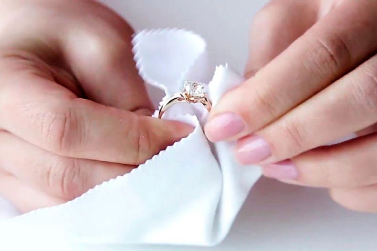 Чистка серебряных украшений: несколько проверенных способов Чистка серебряных украшений: несколько проверенных способов