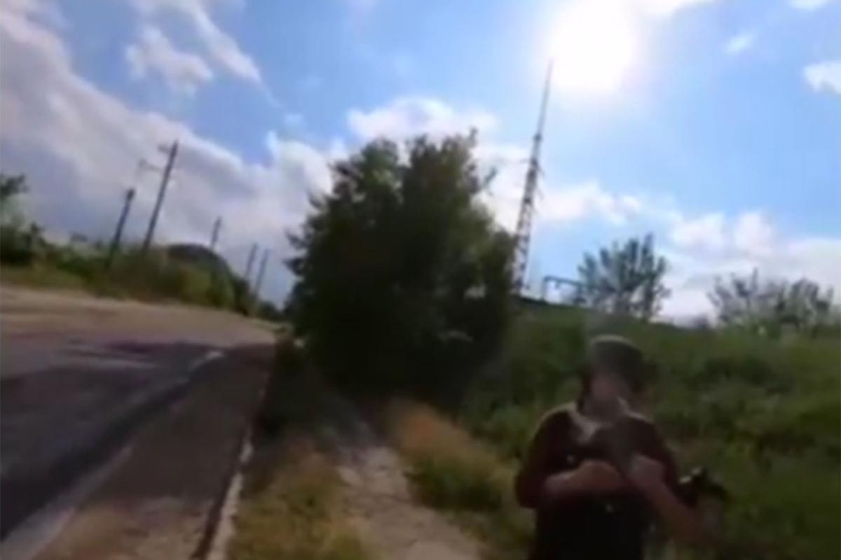 З'явилося відео, як група українських та іноземних журналістів потрапили під обстріл З'явилося відео, як група українських та іноземних журналістів потрапили під обстріл