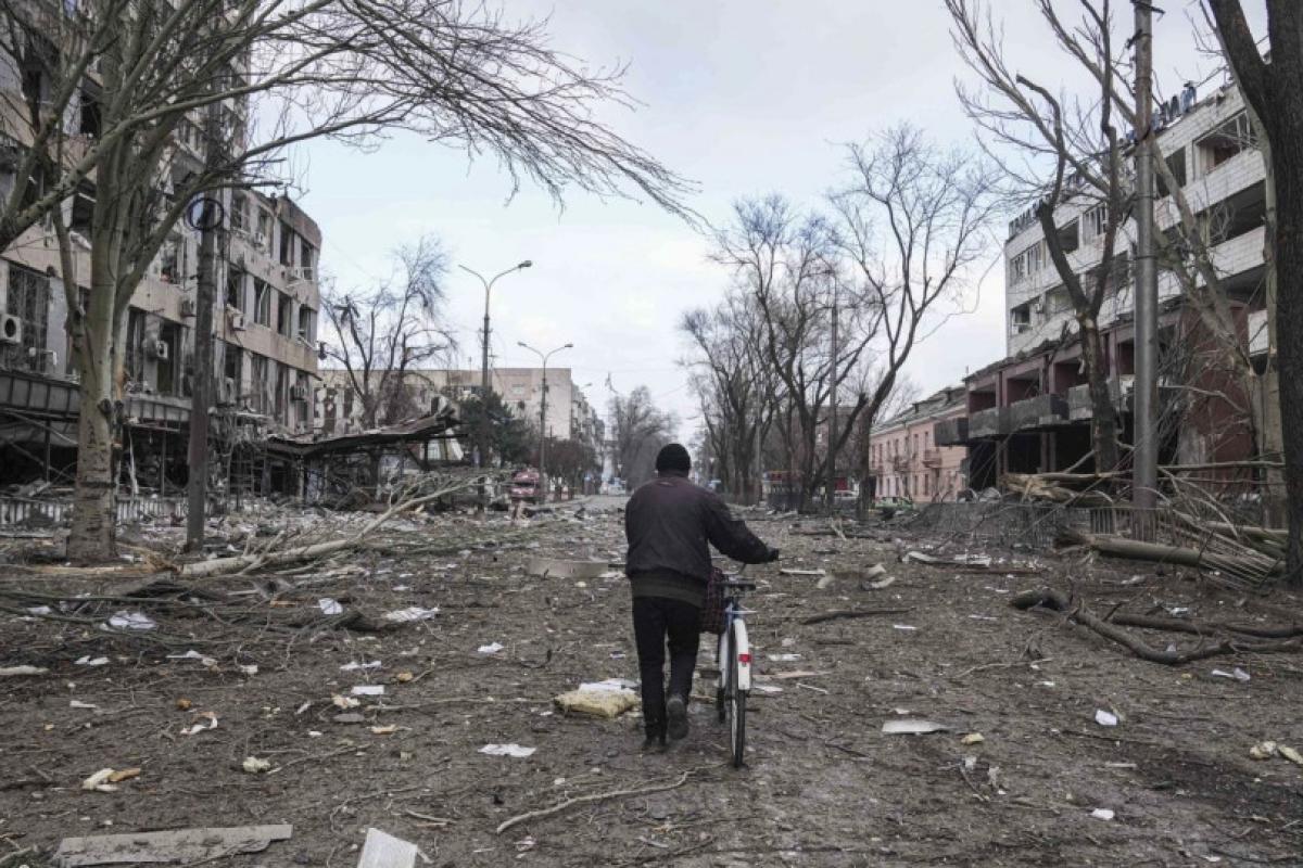 Оккупанты устроили склад трупов в мариупольском супермаркете, - Андрющенко Оккупанты устроили склад трупов в мариупольском супермаркете, - Андрющенко
