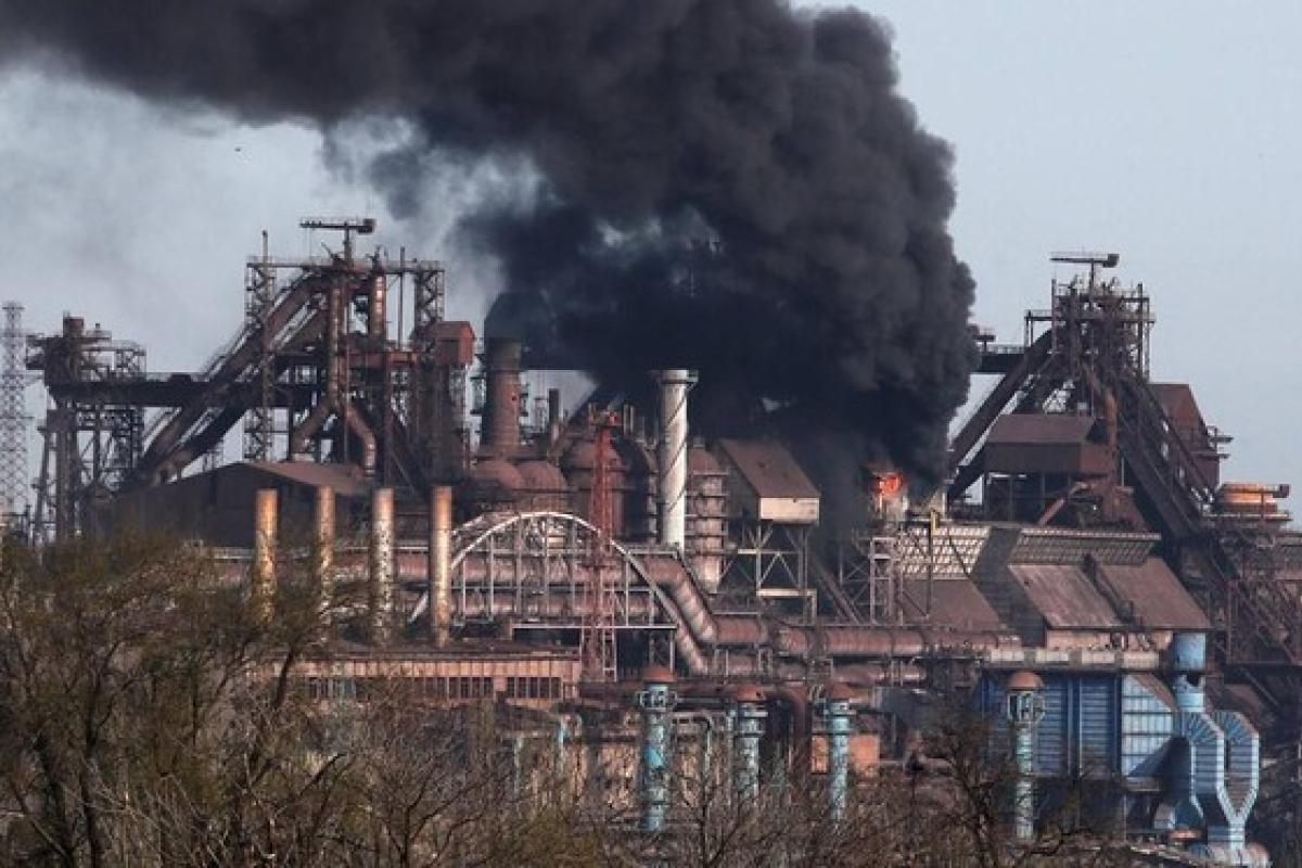 "Я боялася, що він не витримає": Маріупольці розповіли про жахіття перебування в бункерах "Азовсталі" "Я боялася, що він не витримає": Маріупольці розповіли про жахіття перебування в бункерах "Азовсталі"
