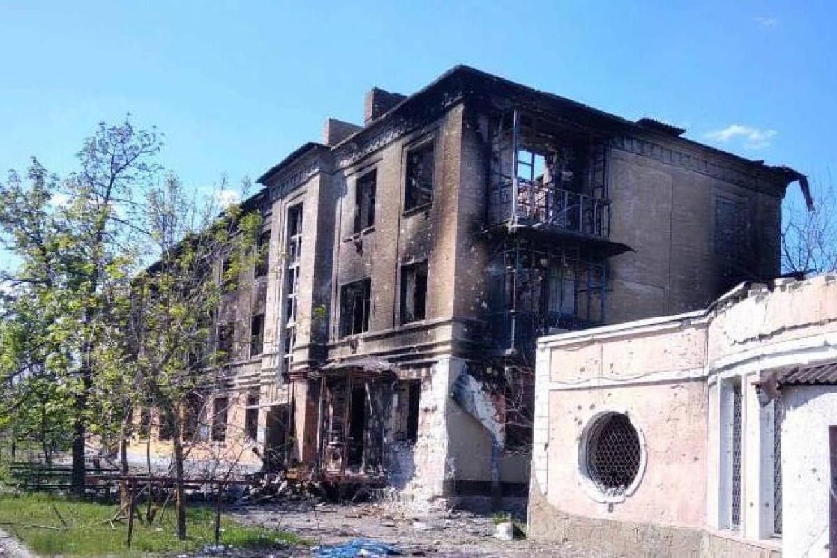 "Ворожа авіація вбиває мирних жителів": Гайдай показав результати нових руйнувань на Луганщині "Ворожа авіація вбиває мирних жителів": Гайдай показав результати нових руйнувань на Луганщині