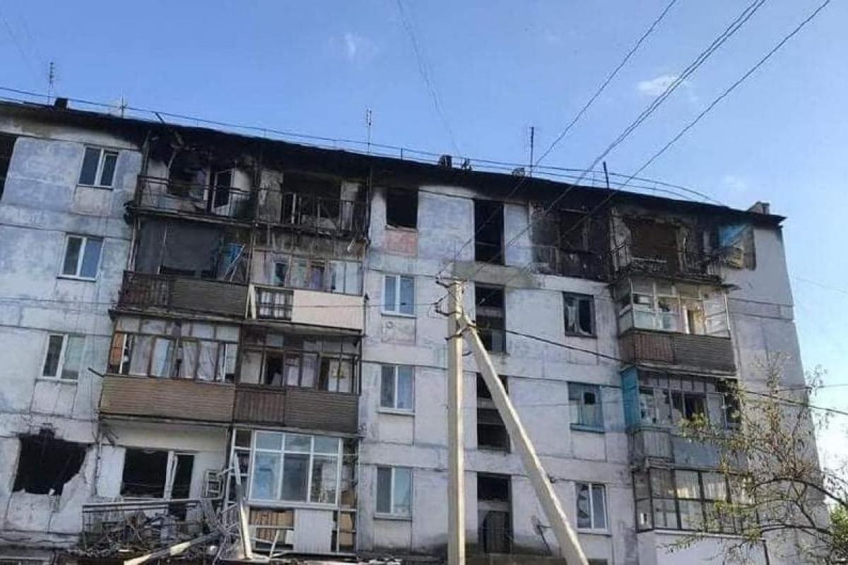 За сутки в Луганской области оккупанты обстреляли 12 домов: есть жертвы За сутки в Луганской области оккупанты обстреляли 12 домов: есть жертвы