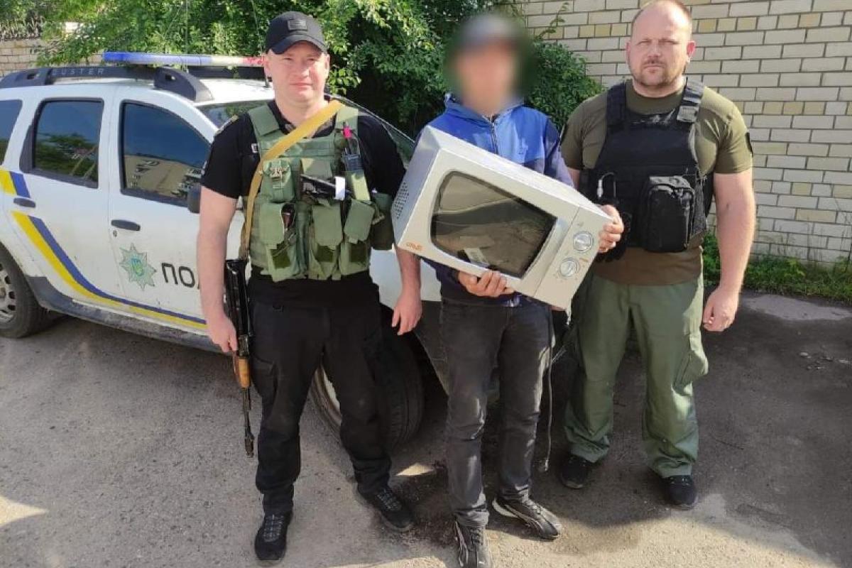 Нажитися на війні: у Лисичанську затримали мародера