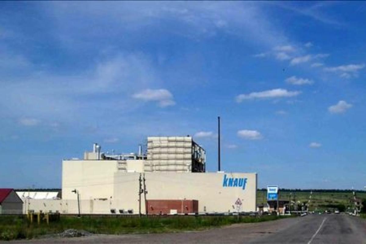 Завод охоплений вогнем: війська РФ обстріляли Knauf у Бахмуті Завод охоплений вогнем: війська РФ обстріляли Knauf у Бахмуті