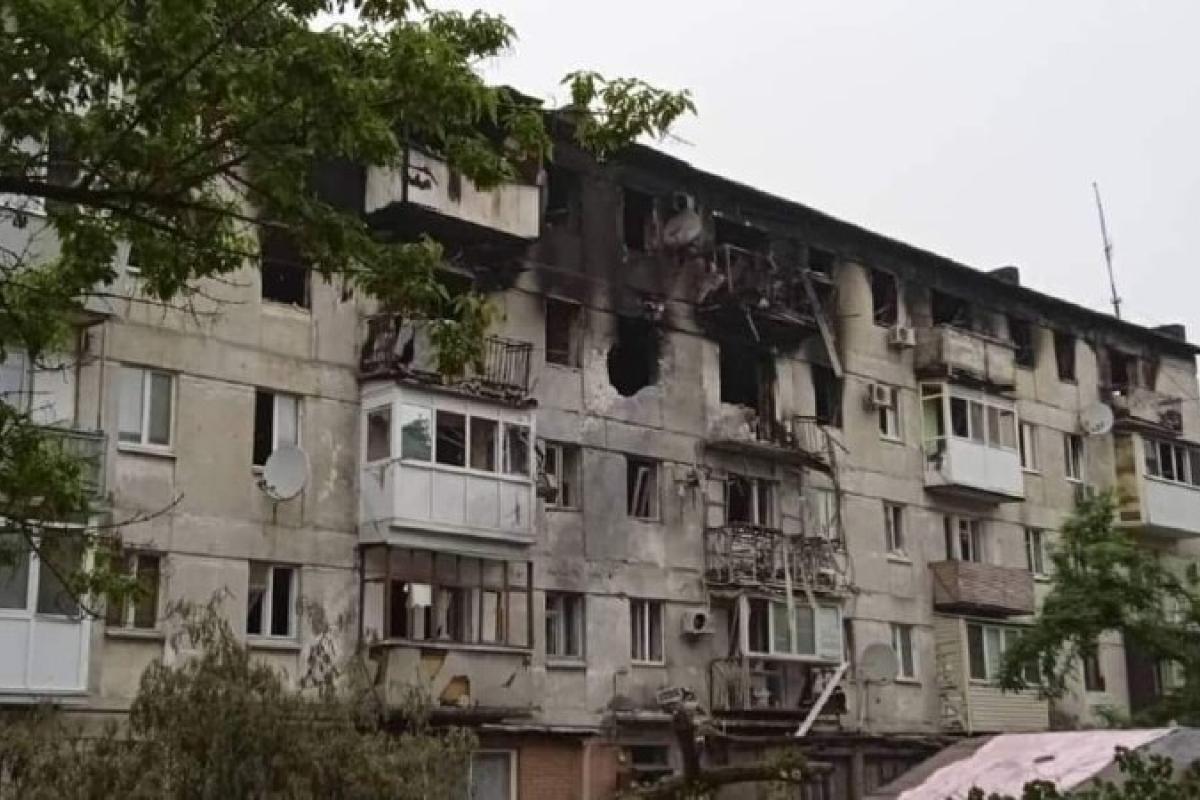 Росіяни завдали по Лисичанську авіаудару, є жертви: фото нових руйнувань