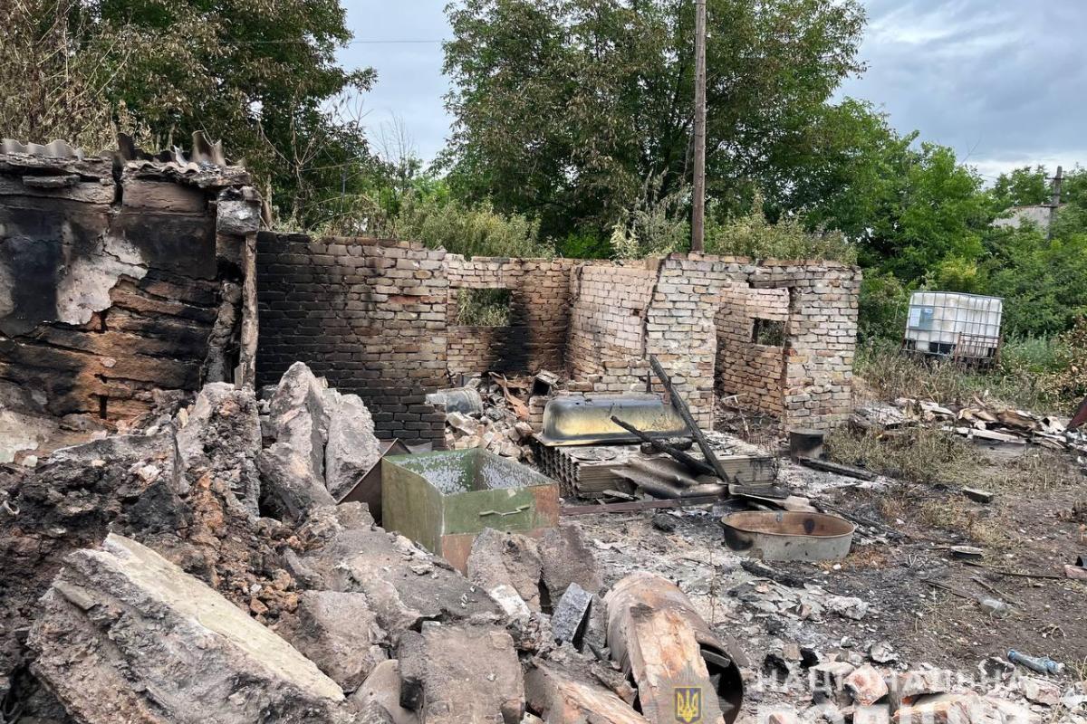 Ракетный удар по Константиновке: полицейские спасли из-под завалов женщину Ракетный удар по Константиновке: полицейские спасли из-под завалов женщину