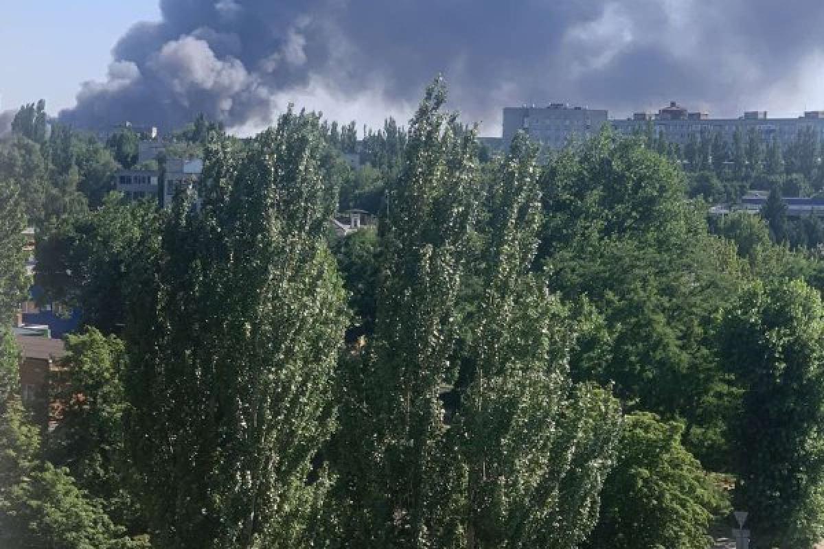 Ракетный обстрел Кременчуга: в сети появилось видео пожара в ТЦ "Амстор" Ракетный обстрел Кременчуга: в сети появилось видео пожара в ТЦ "Амстор"