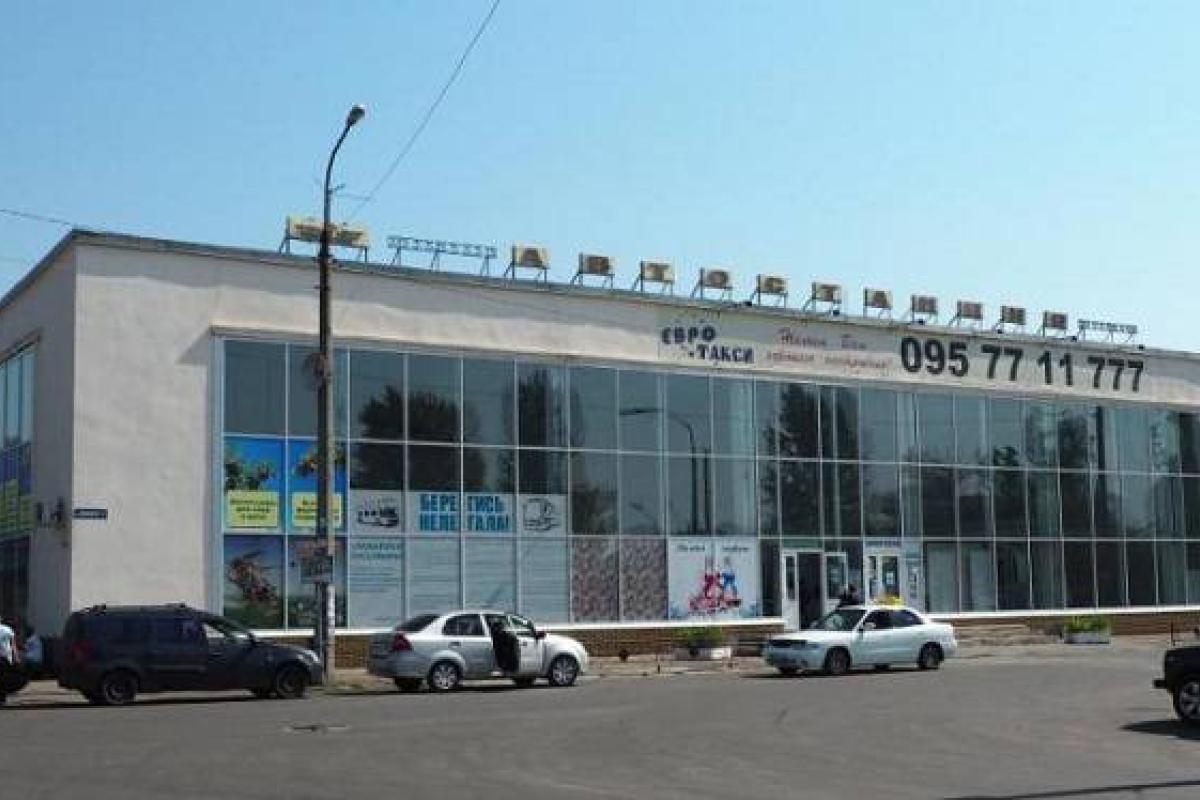 У Сєвєродонецьку повністю розбита будівля автовокзалу - фото У Сєвєродонецьку повністю розбита будівля автовокзалу - фото