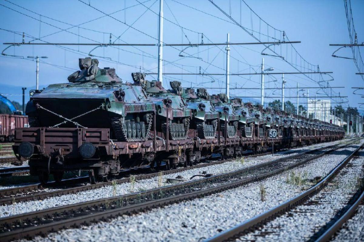 Військова допомога: Словенія передала Україні 35 югославських БМП М-80 Військова допомога: Словенія передала Україні 35 югославських БМП М-80