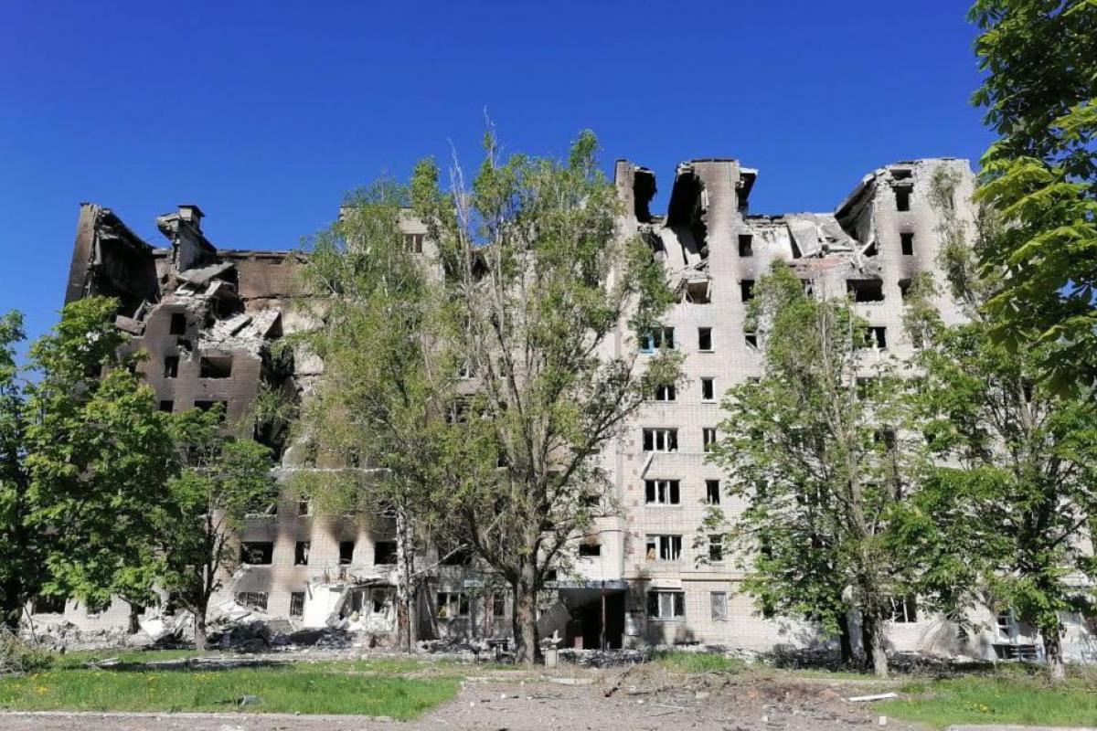 "Чтобы по твоему дому так стреляли!": В Северодонецке "кадыровцы" ради развлечения обстреливают жилые дома