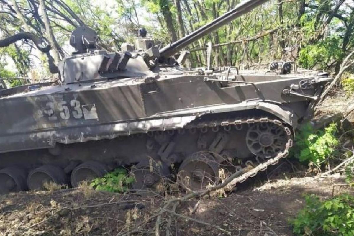 "Даже не распаковывался ремкомплект": украинские военные захватили в бою новейшую российскую БМП "Даже не распаковывался ремкомплект": украинские военные захватили в бою новейшую российскую БМП