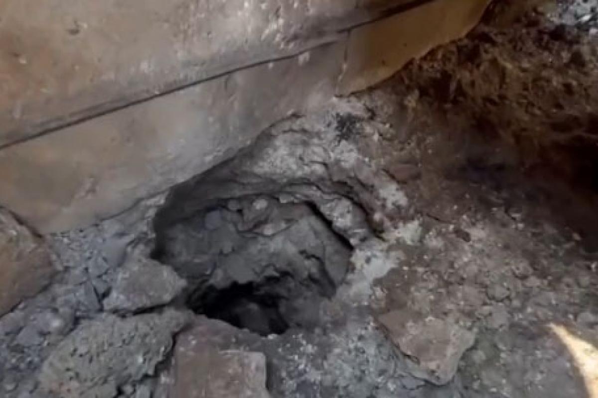 В сети показали место удара по нефтебазе в Донецке: видео изнутри В сети показали место удара по нефтебазе в Донецке: видео изнутри