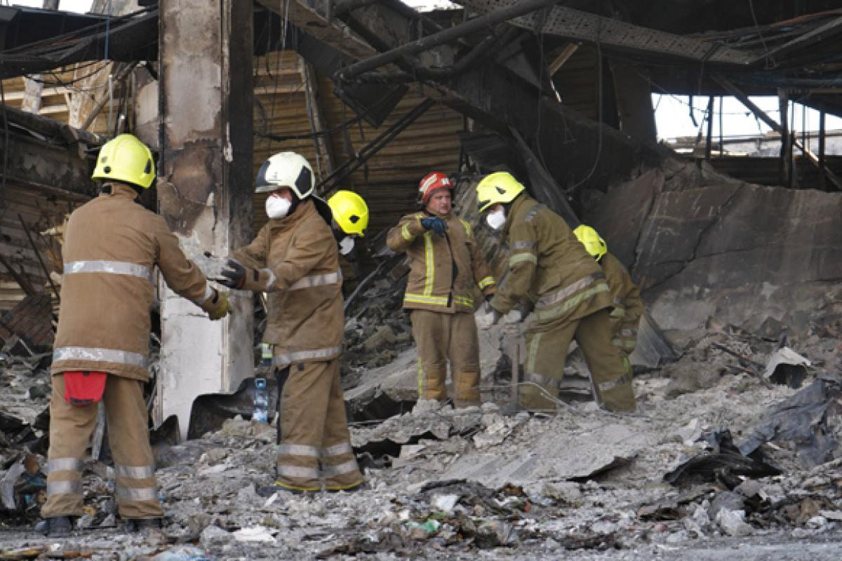Трагедія у Кременчуці: сім'ям загиблих у ТЦ "Амстор" заплатять по 100 тис. гривень Трагедія у Кременчуці: сім'ям загиблих у ТЦ "Амстор" заплатять по 100 тис. гривень