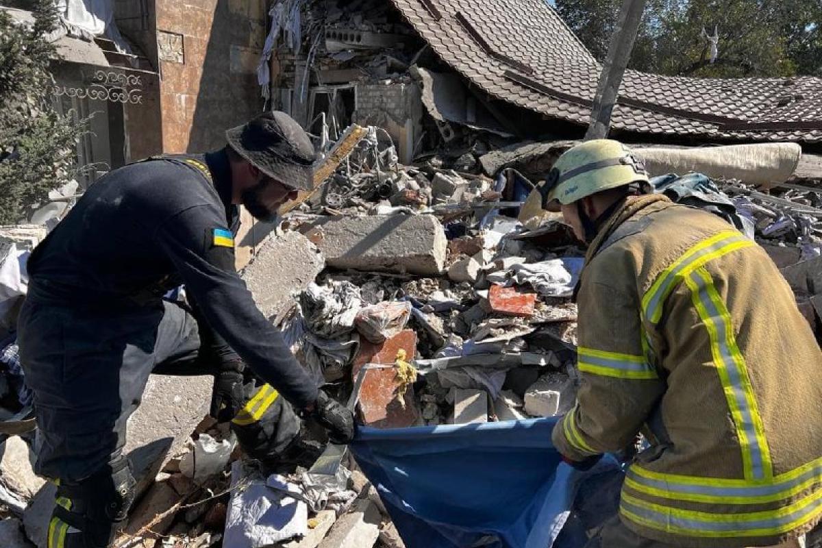 У Бахмуті окупанти обстріляли готель, є загиблі та поранені