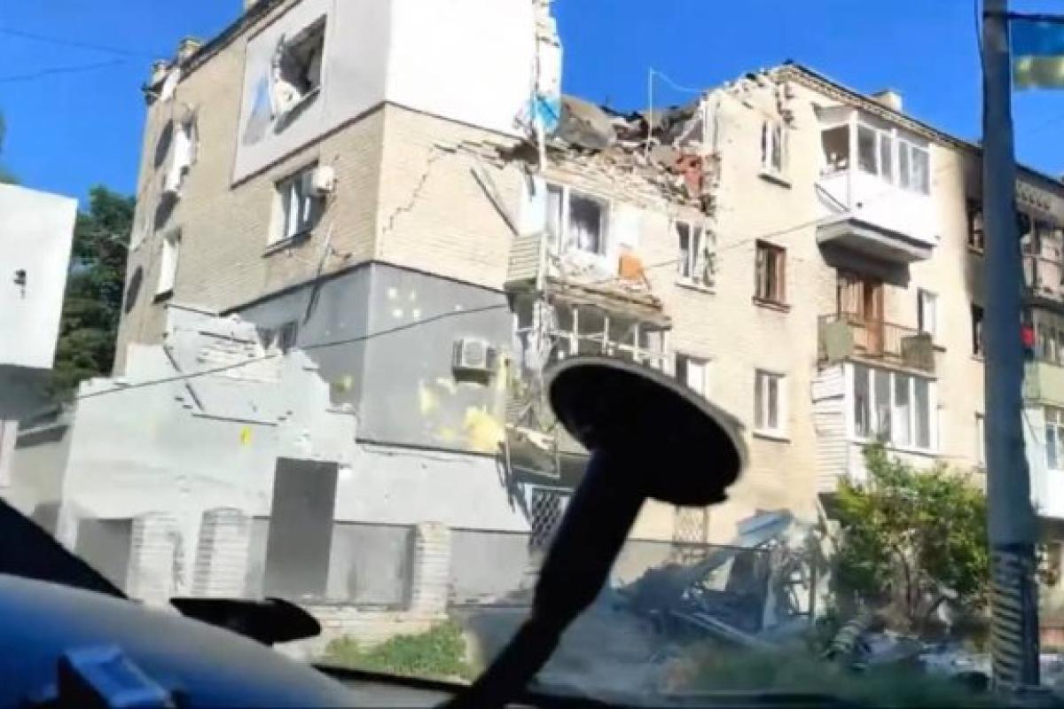 Эвакуация из Лисичанска невозможна: Гайдай опубликовал фото новых разрушений в городе