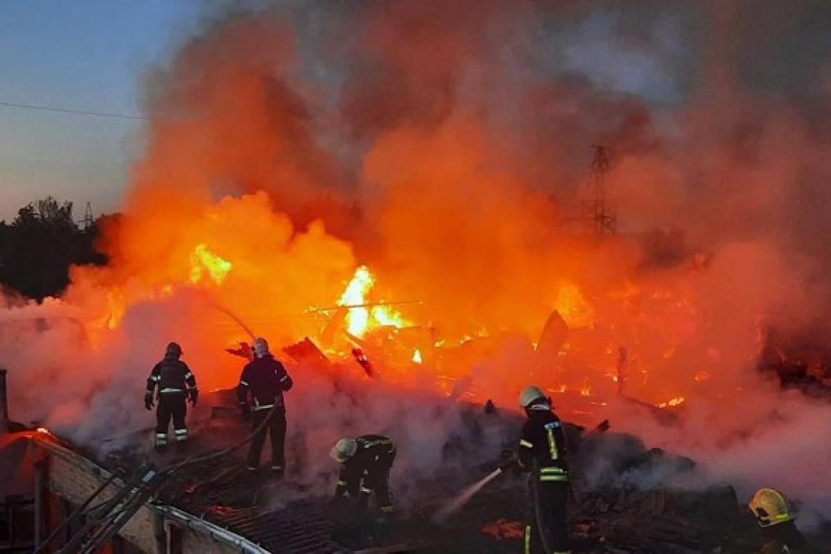 Наслідки нічного "прильоту" по Немишлянському району у Харкові Наслідки нічного "прильоту" по Немишлянському району у Харкові