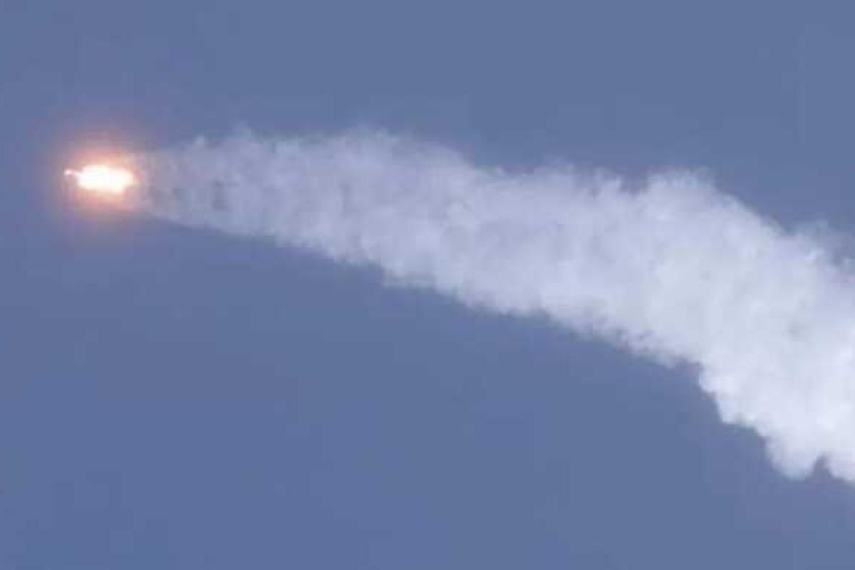 Окупанти завдали ракетного удару по одному з житлових районів Харкова, є постраждалі, - ОВА Окупанти завдали ракетного удару по одному з житлових районів Харкова, є постраждалі, - ОВА