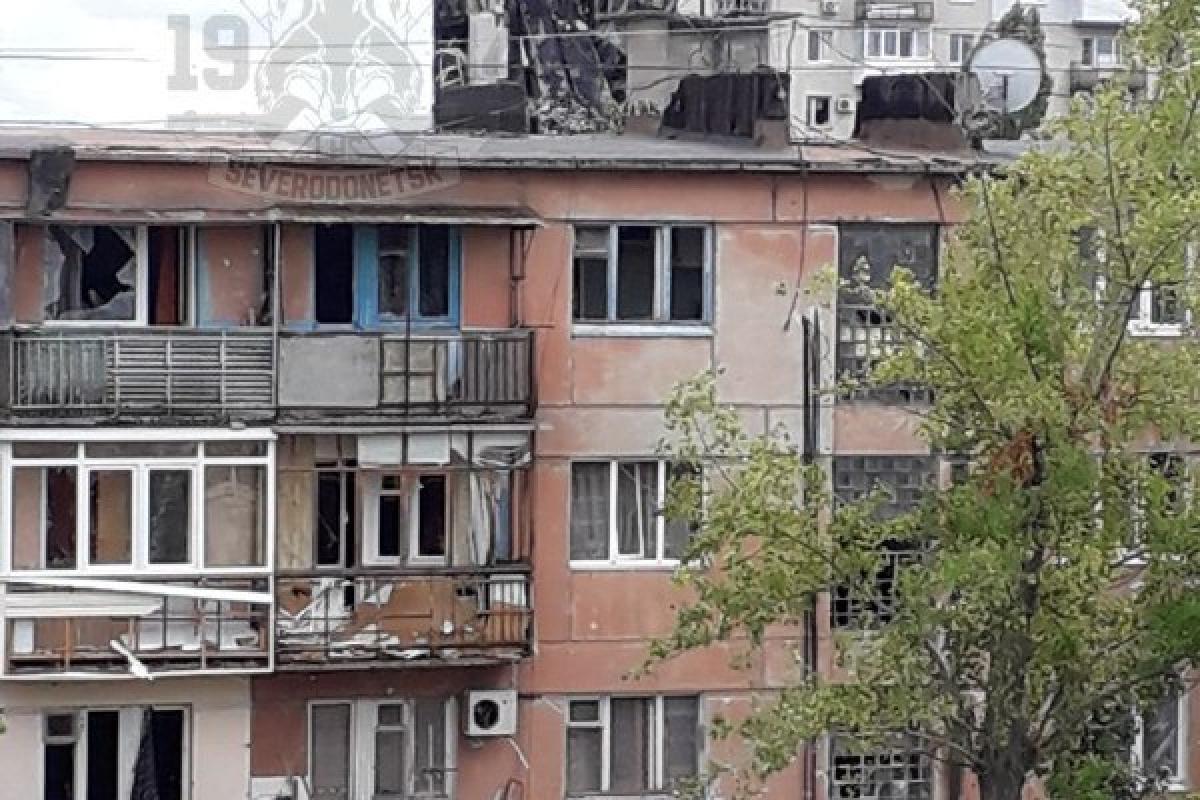 У мережі з'явилися нові кадри зруйнованих будинків у Сєвєродонецьку У мережі з'явилися нові кадри зруйнованих будинків у Сєвєродонецьку