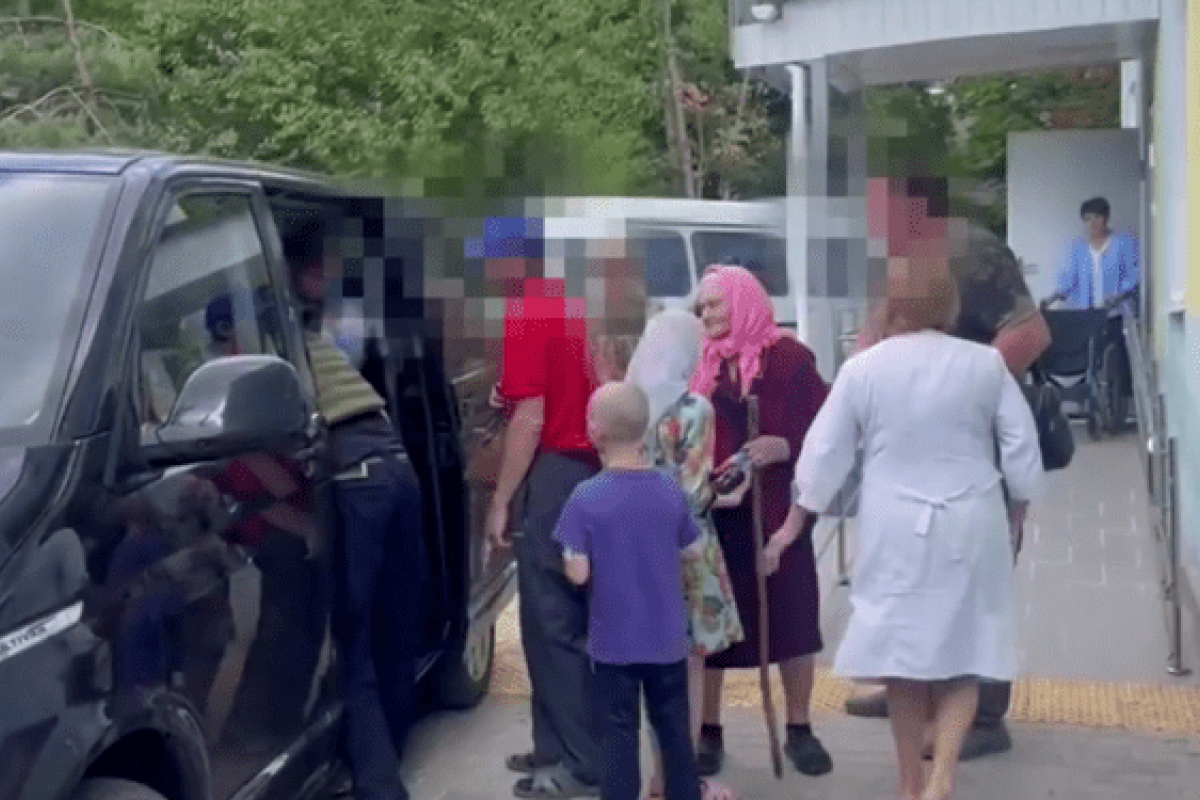 Зі Святогірської Лаври вдалося евакуювати групу мирних жителів, - ГУР Зі Святогірської Лаври вдалося евакуювати групу мирних жителів, - ГУР