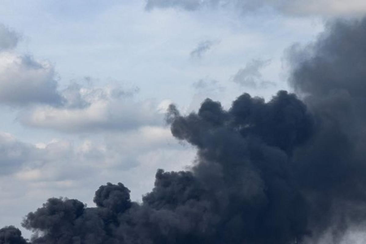Наслідки ворожого нічного обстрілу Харкова та Миколаєва опублікували в мережі Наслідки ворожого нічного обстрілу Харкова та Миколаєва опублікували в мережі