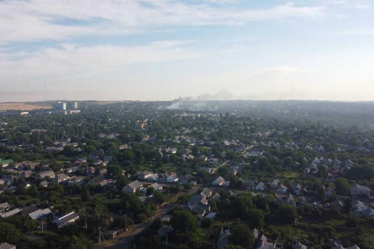 Горить склад боєприпасів: у соцмережах повідомили про ракетний удар по нафтобазі в Ровеньках