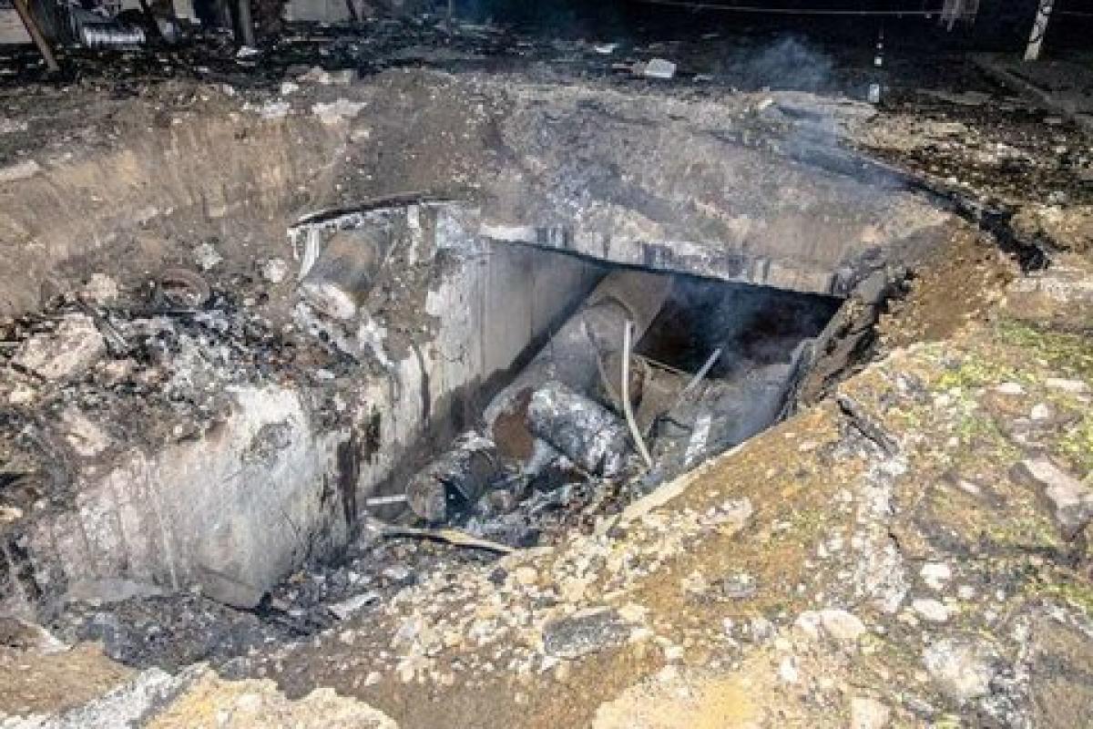 Ракетный обстрел Днепра: пожар на заводе тушили 38 часов Ракетный обстрел Днепра: пожар на заводе тушили 38 часов