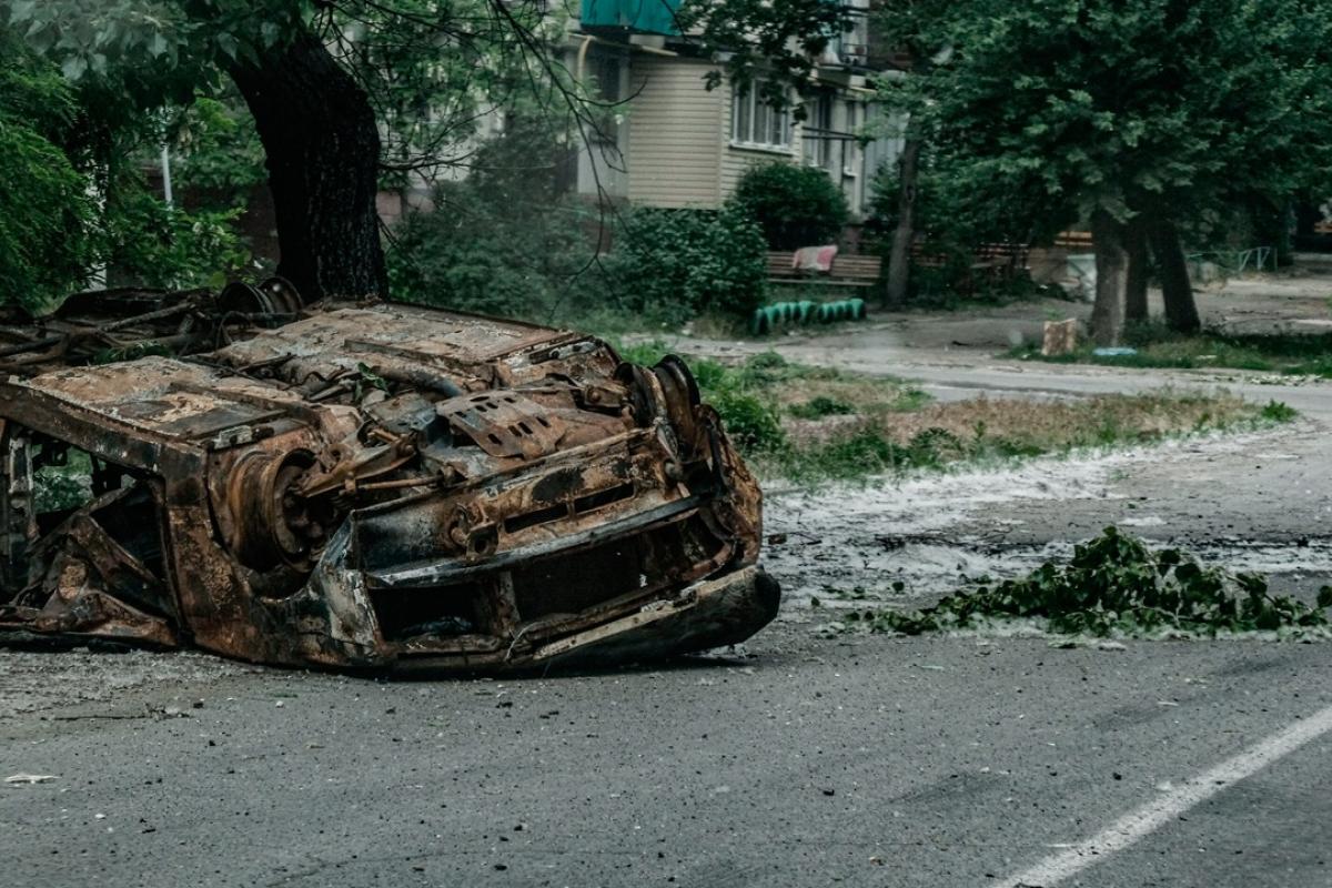 У центрі Сєвєродонецька вибухнув автомобіль із військовими РФ, - очевидці У центрі Сєвєродонецька вибухнув автомобіль із військовими РФ, - очевидці
