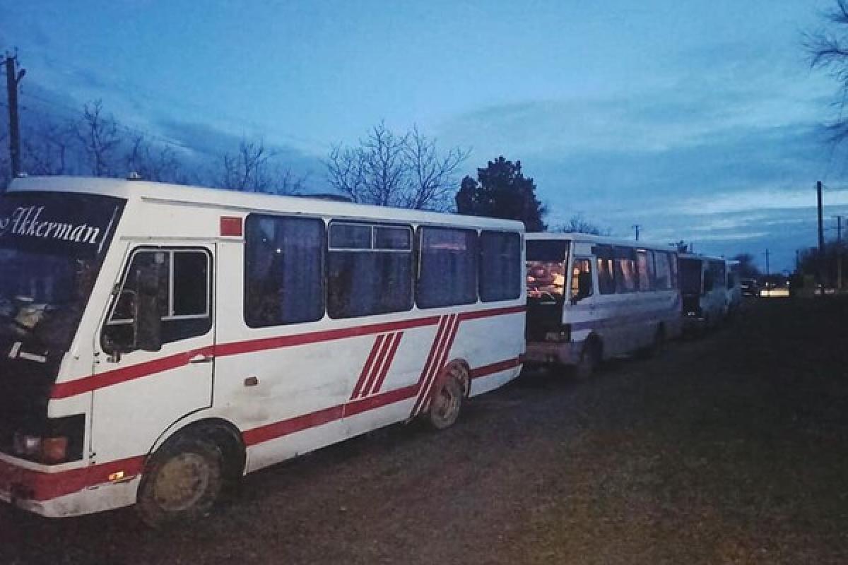 Расстреляли в упор: в Херсонской области оккупанты обстреляли эвакуационный автобус, есть жертвы Расстреляли в упор: в Херсонской области оккупанты обстреляли эвакуационный автобус, есть жертвы