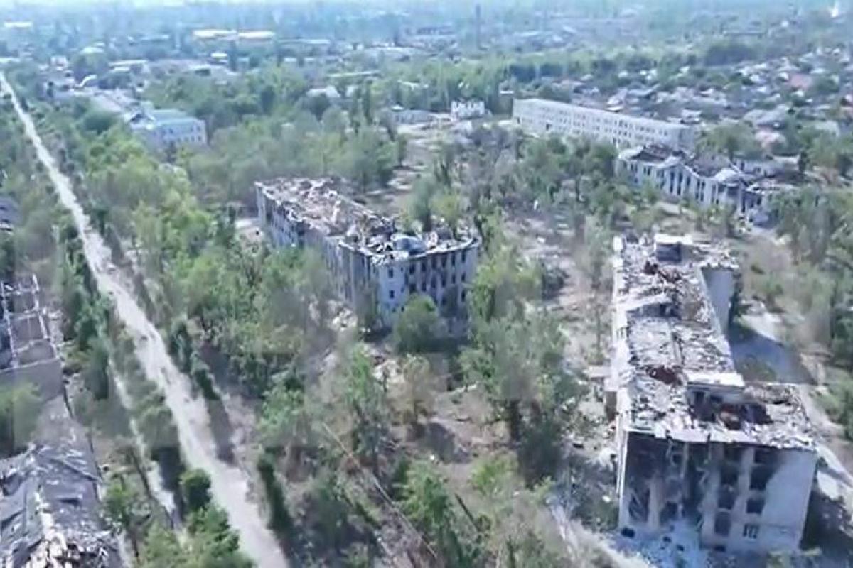 "У найближчі років 20 не буде там життя": як виглядає Сєвєродонецьк з висоти пташиного польоту "У найближчі років 20 не буде там життя": як виглядає Сєвєродонецьк з висоти пташиного польоту