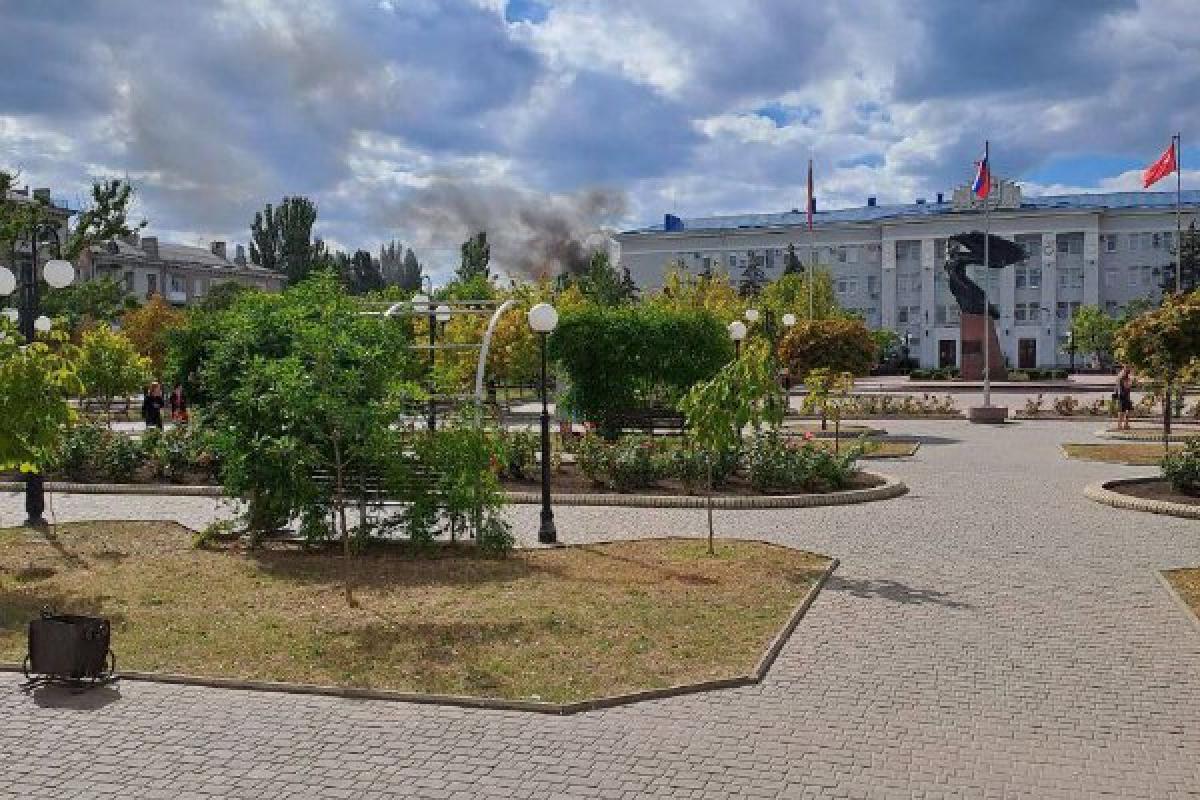 У Бердянську пролунав вибух біля будівлі адміністрації міста У Бердянську пролунав вибух біля будівлі адміністрації міста