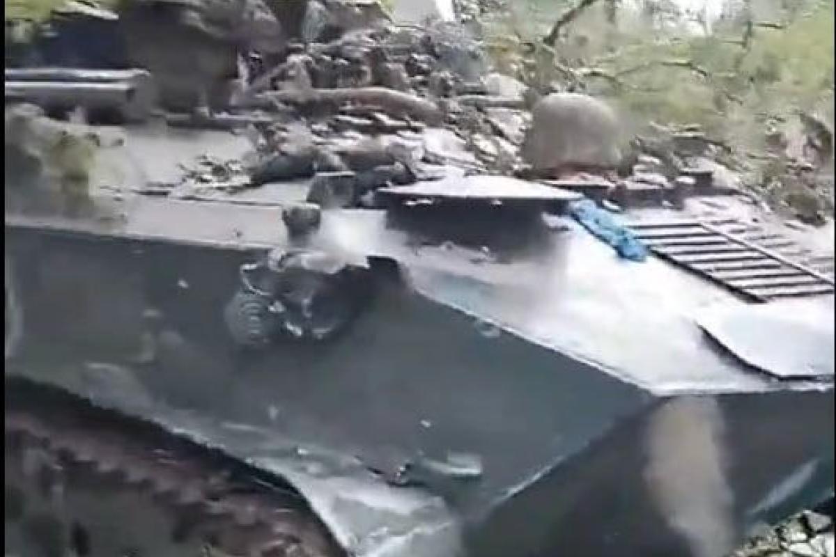 На Харківському напрямку військові ЗСУ знайшли могильник спаленої російської бронетехніки, - СтратКом На Харківському напрямку військові ЗСУ знайшли могильник спаленої російської бронетехніки, - СтратКом