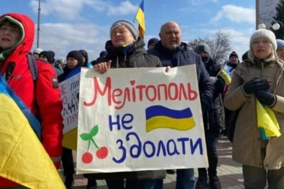 В окупованому Мелітополі пролунали вибухи над аеродромом із російською базою В окупованому Мелітополі пролунали вибухи над аеродромом із російською базою