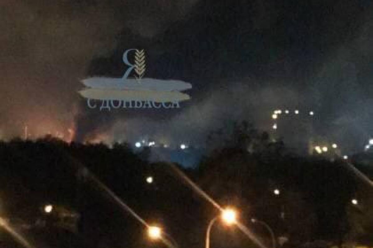 "Прилеты" в Алчевске: очевидцы сообщают об уничтожении склада оккупантов "Прилеты" в Алчевске: очевидцы сообщают об уничтожении склада оккупантов