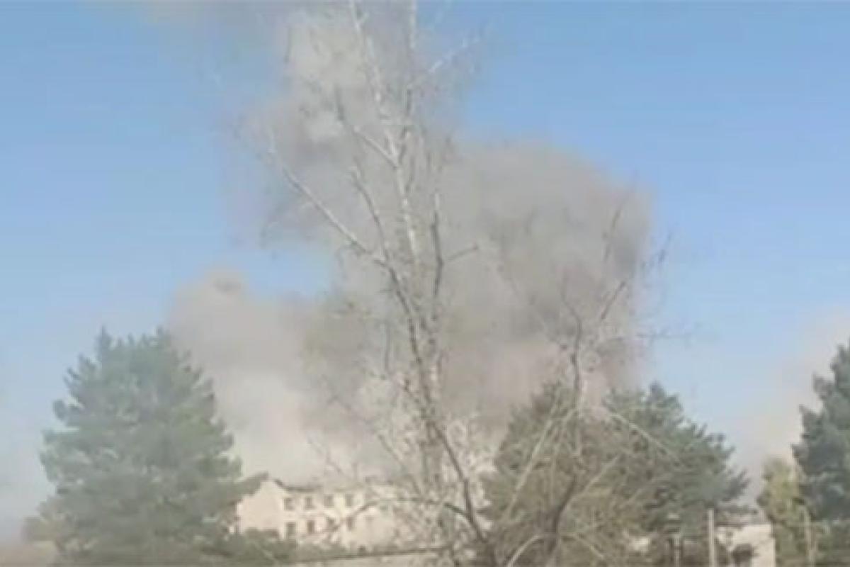 "Бавовна" в Новоайдаре: в сети сообщают о "прилете" в здание с оккупантами "Бавовна" в Новоайдаре: в сети сообщают о "прилете" в здание с оккупантами