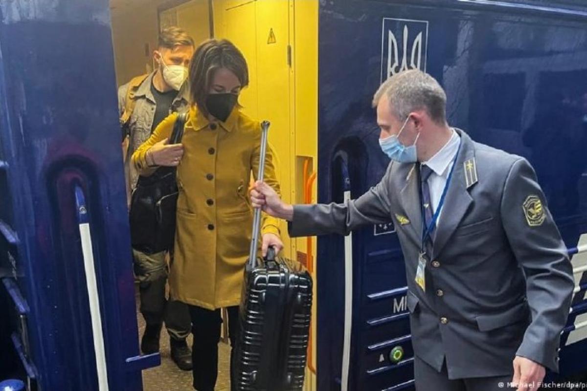 До Києва з неоголошеним візитом прибула глава МЗС Німеччини До Києва з неоголошеним візитом прибула глава МЗС Німеччини