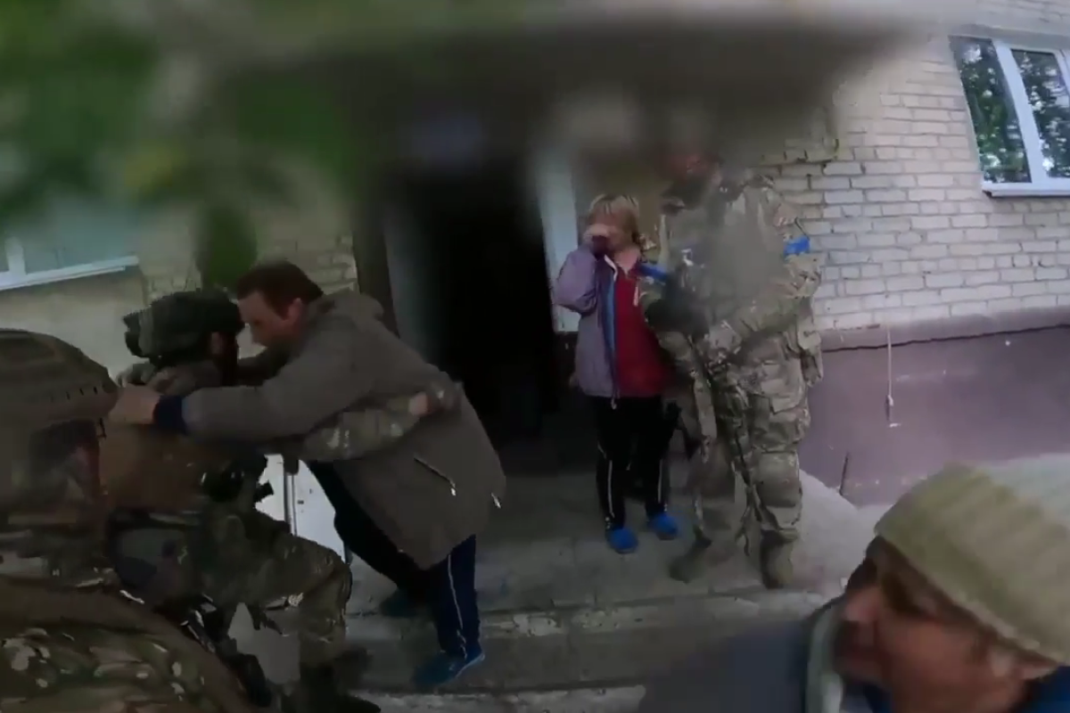 В сети появились первые кадры из освобожденной Балаклеи В сети появились первые кадры из освобожденной Балаклеи