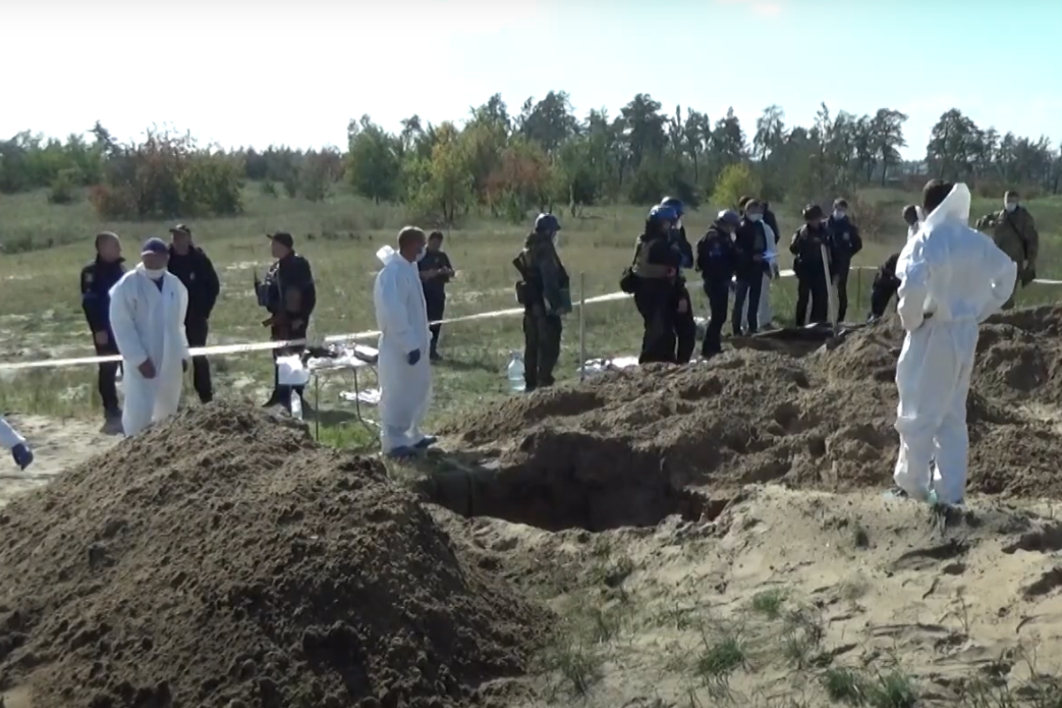 В Лимане эксгумированы первые 20 тел на месте массового захоронения В Лимане эксгумированы первые 20 тел на месте массового захоронения