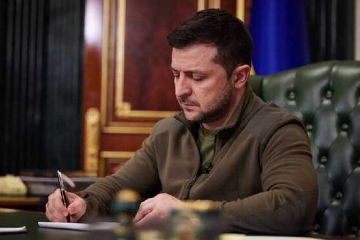 Украина официально отказалась от каких-либо переговоров с Путиным: Зеленский подписал указ Украина официально отказалась от каких-либо переговоров с Путиным: Зеленский подписал указ