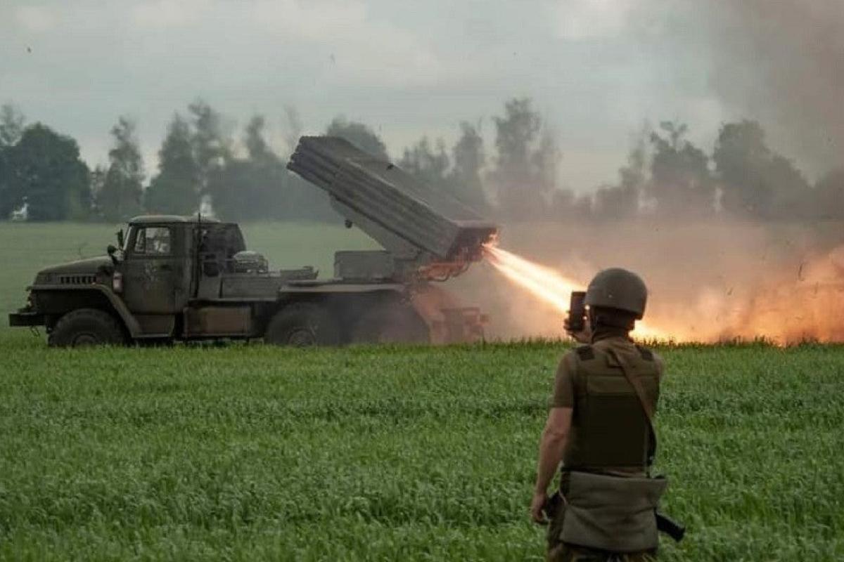 За добу ЗСУ ліквідували близько 500 окупантів, 23 танки та гелікоптер: втрати ворога на 2 жовтня