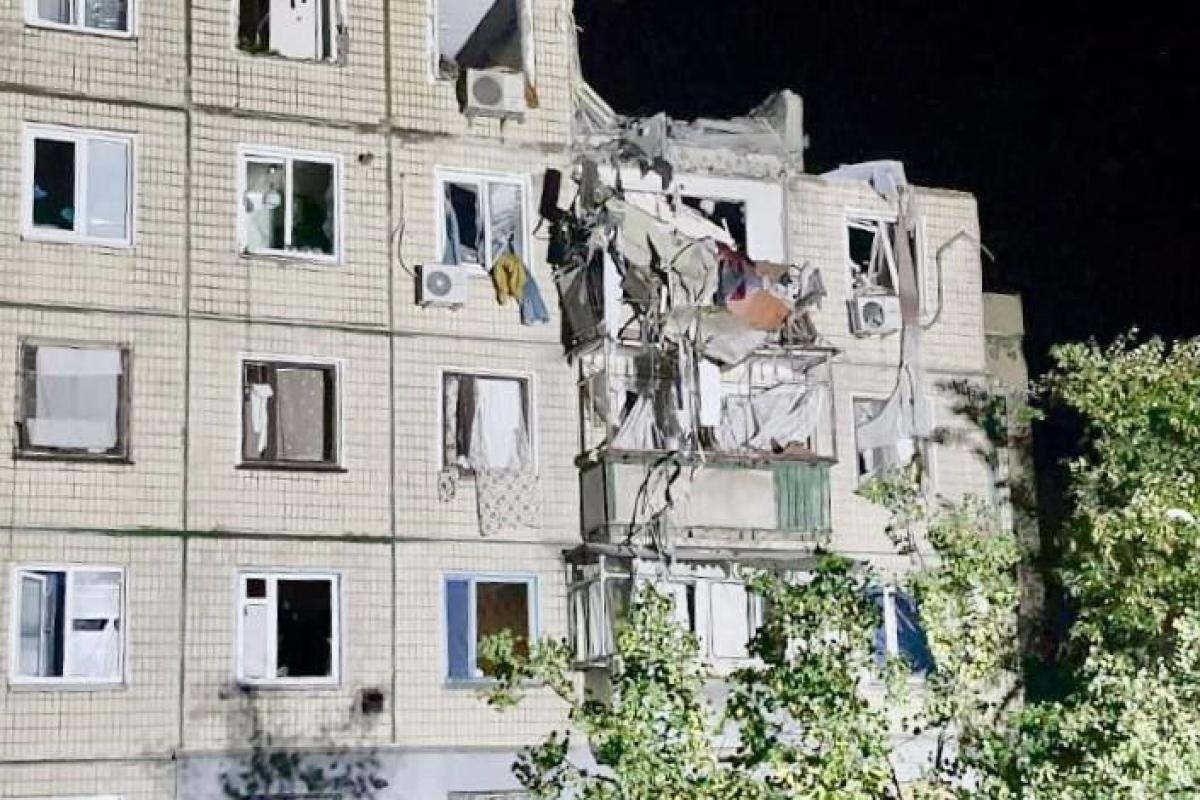 Россияне накрыли из "Градов" Никополь: в ОВА показали последствия обстрела Россияне накрыли из "Градов" Никополь: в ОВА показали последствия обстрела