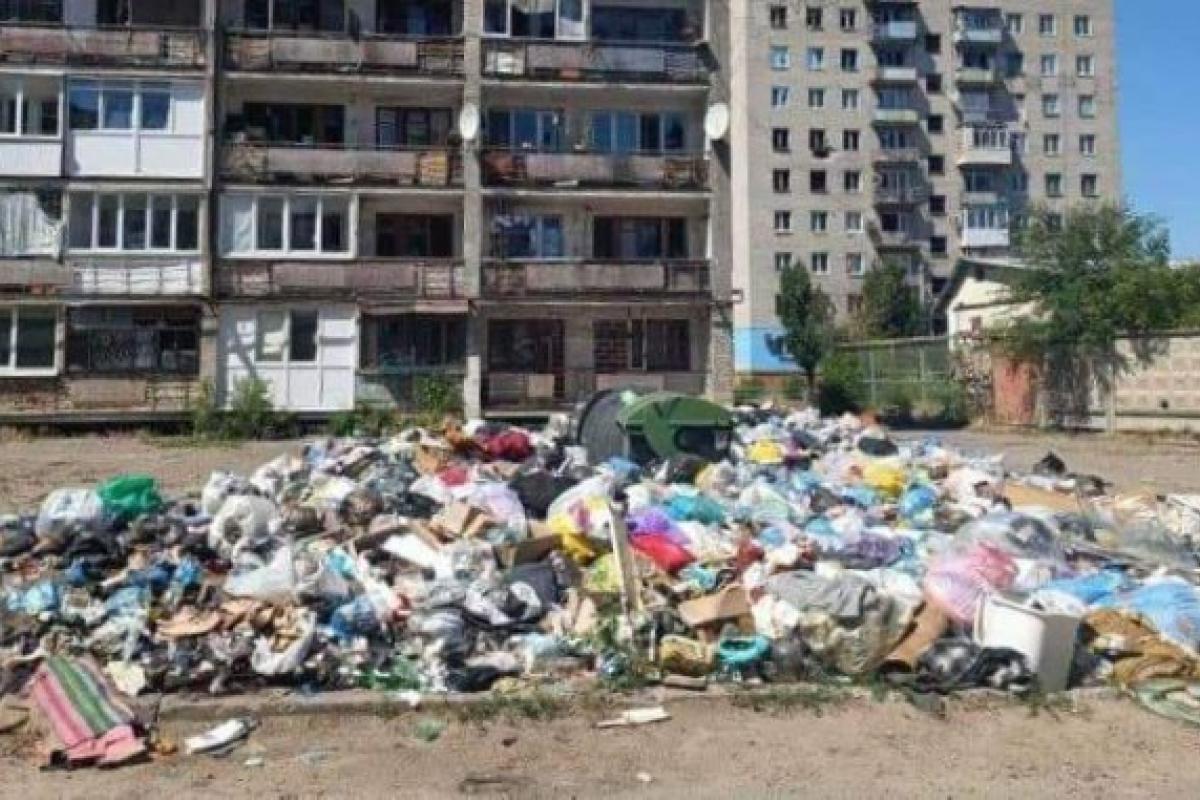 Гори сміття, боляче дивитися на Сєвєродонецьк у такому стані: очевидці про ситуацію в місті