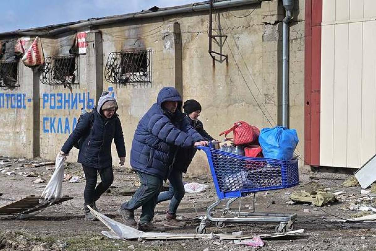 Лисичанськ зараз на рівні 90-х - люди готові працювати за продукти, - соцмережі
