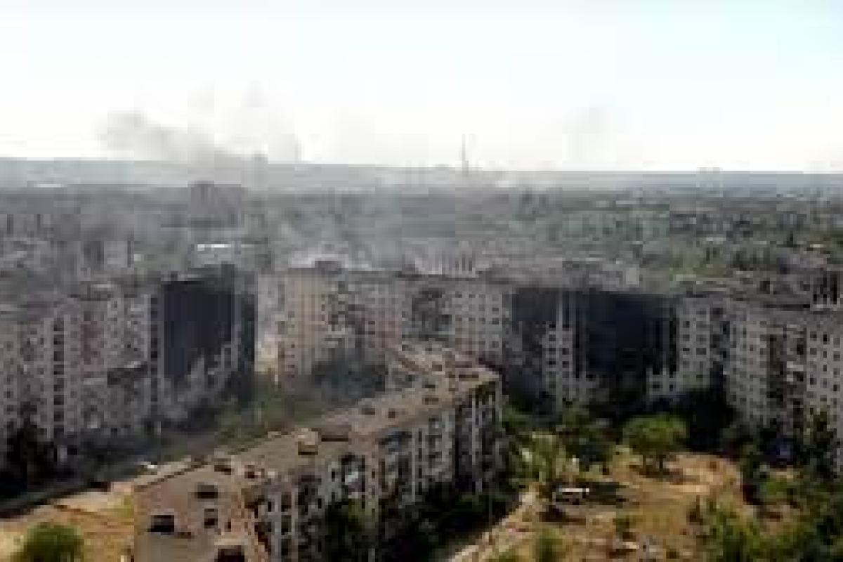 "Шумно", давно такого не було": Жителі Сєвєродонецька повідомляють, що від вібрації плівка на вікнах рветься "Шумно", давно такого не було": Жителі Сєвєродонецька повідомляють, що від вібрації плівка на вікнах рветься