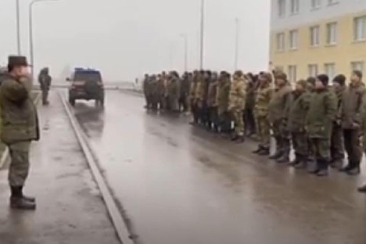 У Росії почали показово заарештовувати "мобіків", які відмовляються їхати в Україну